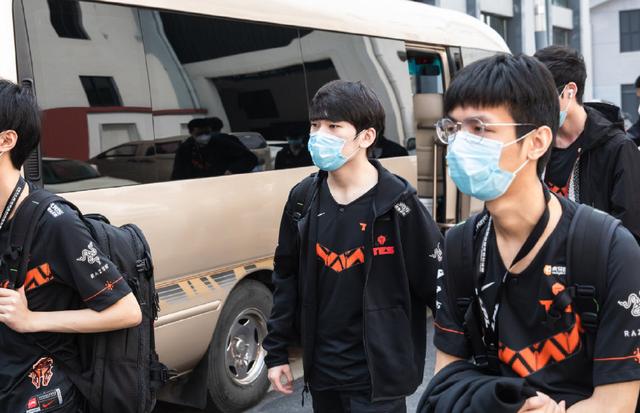 九游体育入口-Uzi重返赛场，持续失利首场状态出色，快船观众沸腾！-九游体育入口